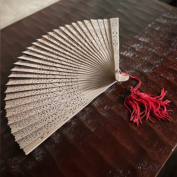 Vintage Hand Fan, Woodcut Design Folding Fan - Picture 2 of 8